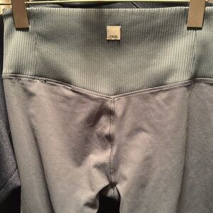 Vuori leggings, size medium